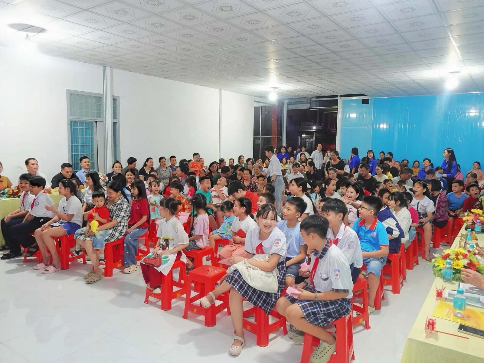 RỘN RÀNG ĐÊM HỘI “TRUNG THU YÊU THƯƠNG” NĂM 2026 - TRAO GIẢI HỘI THI LÀM LỒNG ĐÈN CHO CÁC CHI ĐOÀN LỚP