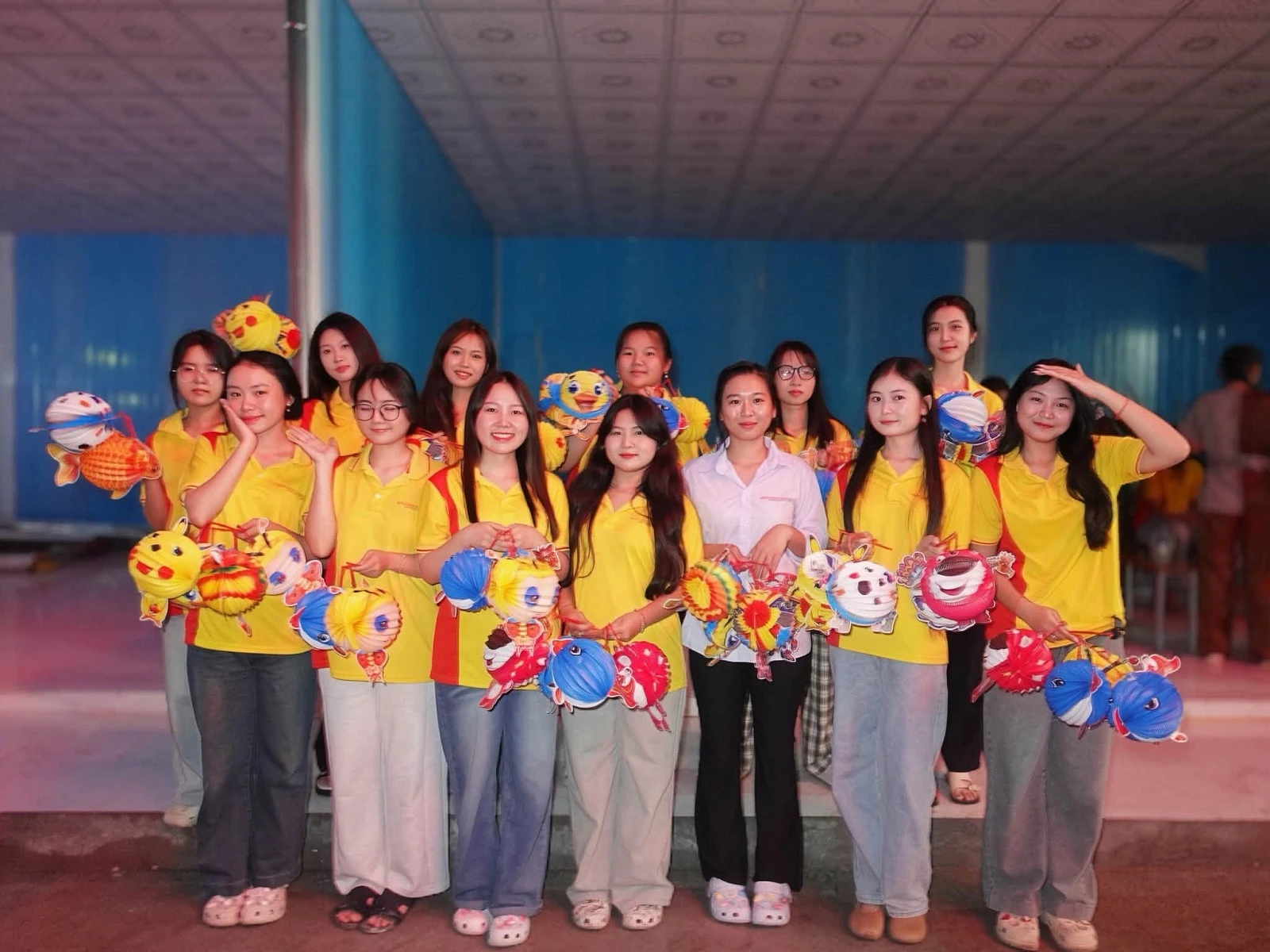 RỘN RÀNG ĐÊM HỘI “TRUNG THU YÊU THƯƠNG” NĂM 2026 - TRAO GIẢI HỘI THI LÀM LỒNG ĐÈN CHO CÁC CHI ĐOÀN LỚP