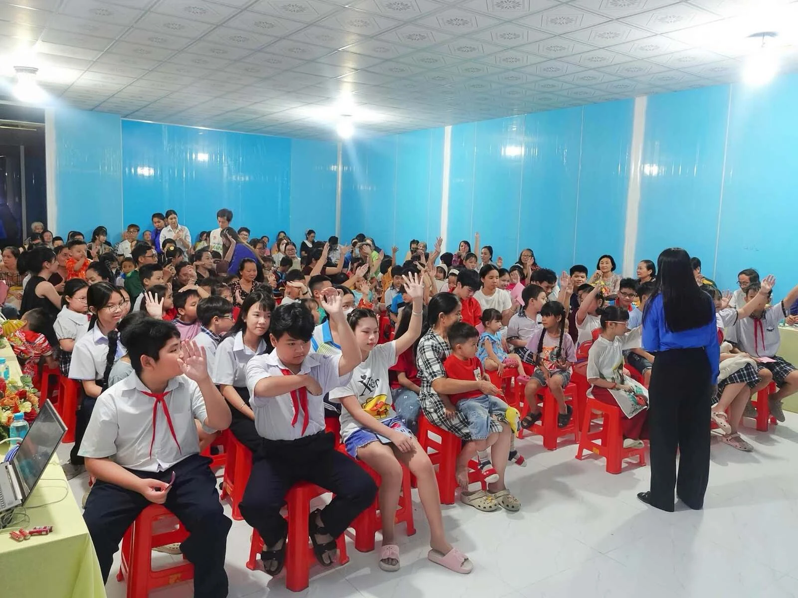RỘN RÀNG ĐÊM HỘI “TRUNG THU YÊU THƯƠNG” NĂM 2026 - TRAO GIẢI HỘI THI LÀM LỒNG ĐÈN CHO CÁC CHI ĐOÀN LỚP