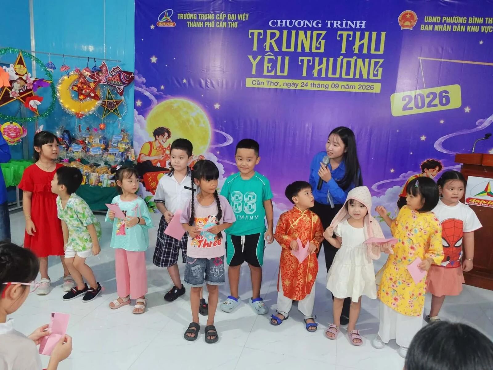RỘN RÀNG ĐÊM HỘI “TRUNG THU YÊU THƯƠNG” NĂM 2026 - TRAO GIẢI HỘI THI LÀM LỒNG ĐÈN CHO CÁC CHI ĐOÀN LỚP
