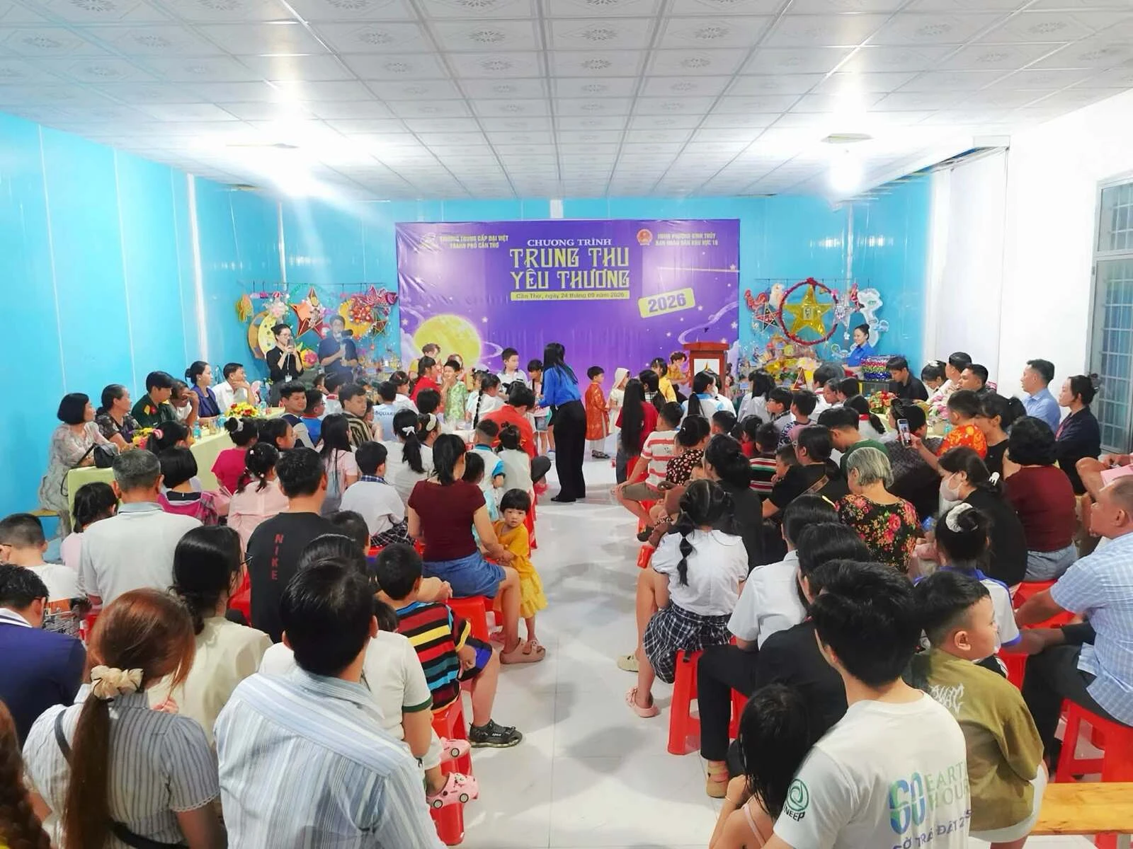 RỘN RÀNG ĐÊM HỘI “TRUNG THU YÊU THƯƠNG” NĂM 2026 - TRAO GIẢI HỘI THI LÀM LỒNG ĐÈN CHO CÁC CHI ĐOÀN LỚP