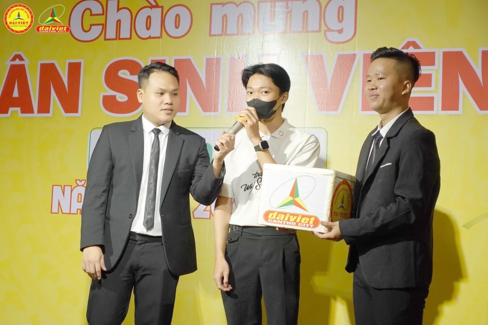 Rộn Ràng Khai Giảng Chào Mừng Tân Sinh Viên Tại Cao Đẳng Đại Việt Sài Gòn – Cơ Sở Cần Thơ