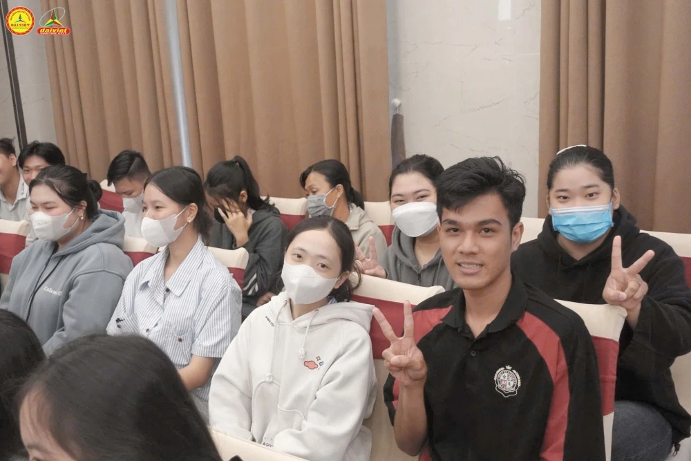 Rộn ràng không khí khai giảng của tân sinh viên Đại Việt Cần Thơ