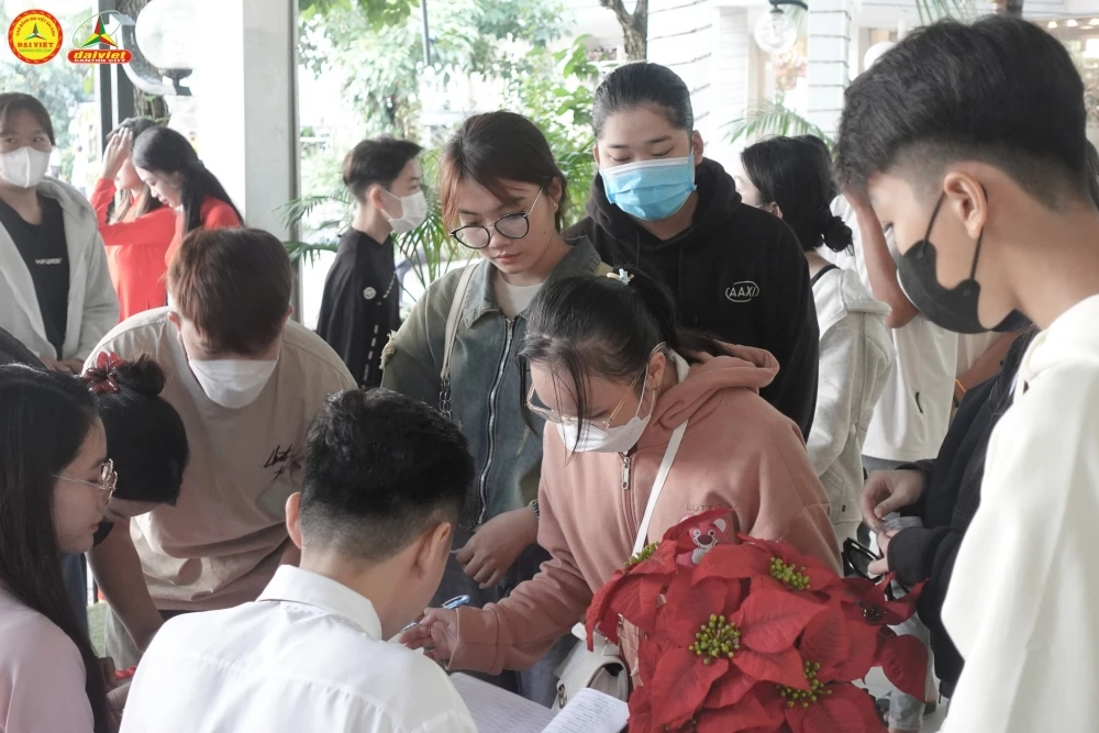 Rộn ràng không khí khai giảng của tân sinh viên Đại Việt Cần Thơ