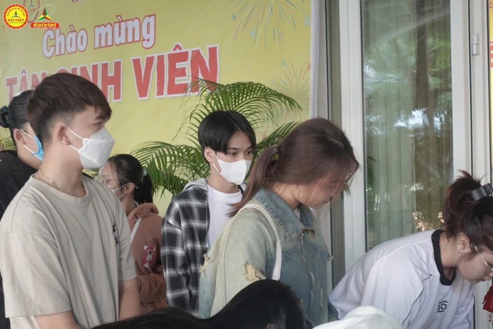 Rộn ràng không khí khai giảng của tân sinh viên Đại Việt Cần Thơ