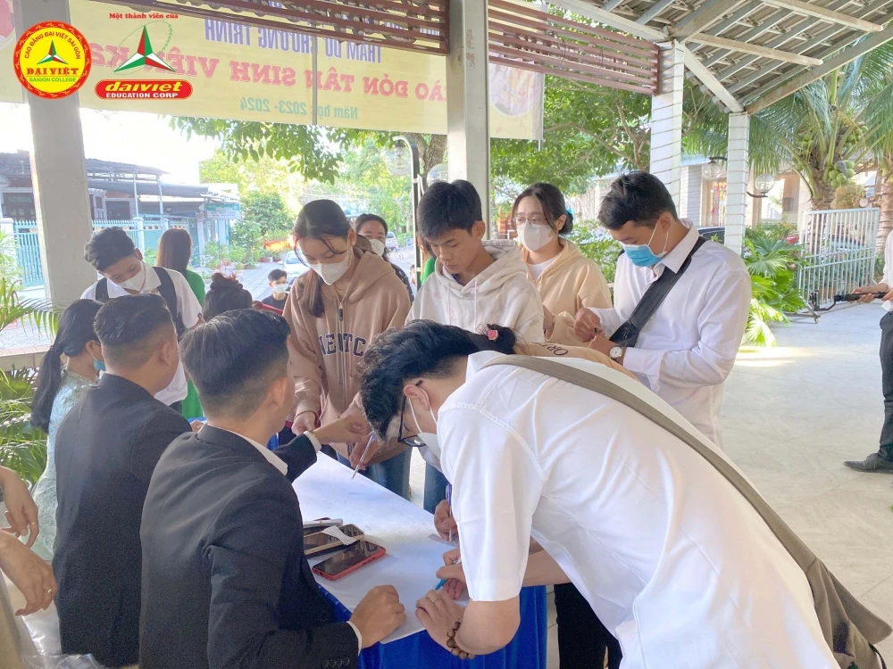Rộn Ràng Không Khí Khai Giảng Của Tân Sinh Viên Trường Cao Đẳng Đại Việt Sài Gòn Cơ Sở Cần Thơ