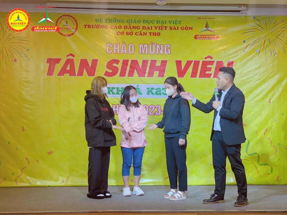 Rộn Ràng Không Khí Khai Giảng Của Tân Sinh Viên Trường Cao Đẳng Đại Việt Sài Gòn Cơ Sở Cần Thơ