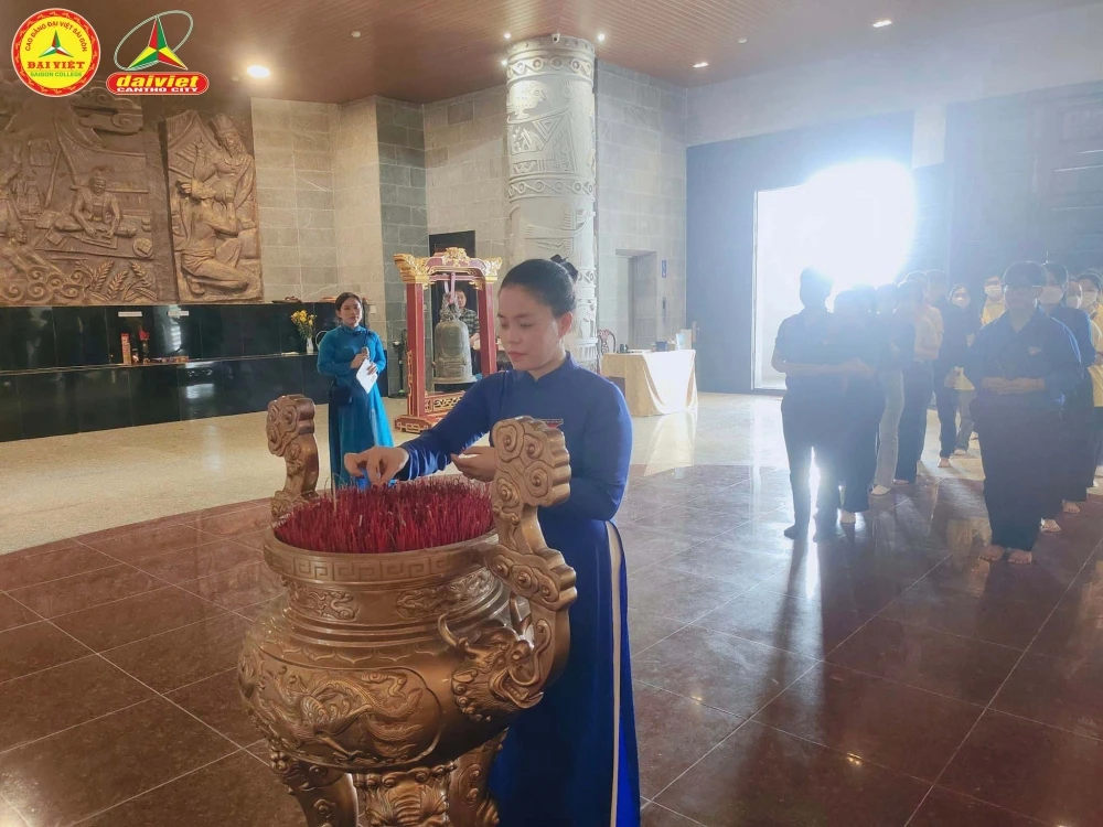 Thanh Niên Đại Việt Cần Thơ Về Nguồn Dâng Hương Quốc Tổ Hùng Vương – Hành Trình Tri Ân Và Tự Hào Dân Tộc