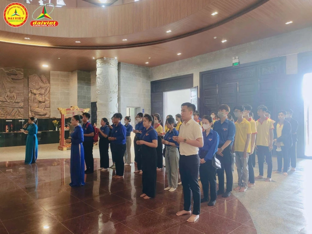 Thanh Niên Đại Việt Cần Thơ Về Nguồn Dâng Hương Quốc Tổ Hùng Vương – Hành Trình Tri Ân Và Tự Hào Dân Tộc