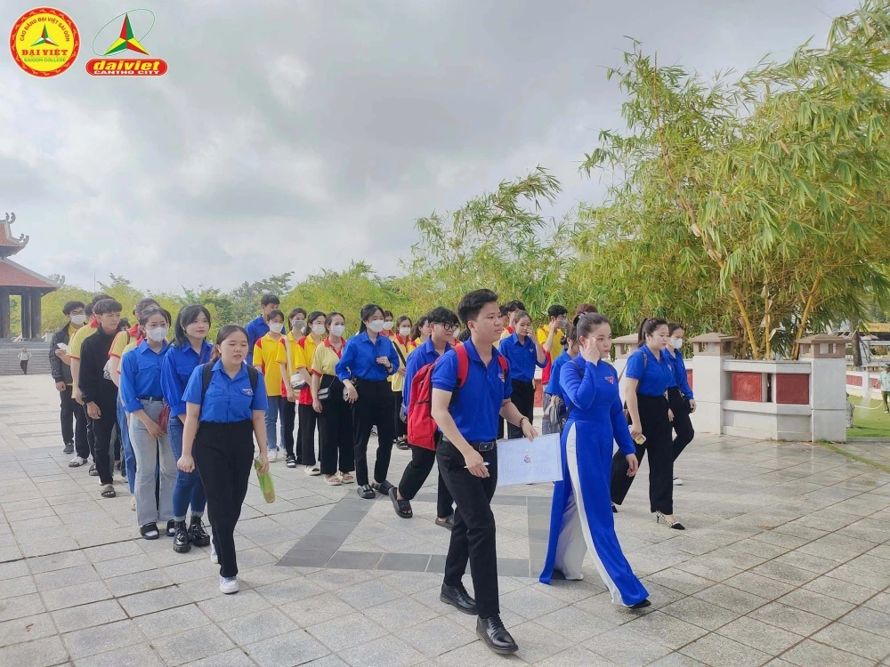 Thanh Niên Đại Việt Cần Thơ Về Nguồn Dâng Hương Quốc Tổ Hùng Vương – Hành Trình Tri Ân Và Tự Hào Dân Tộc