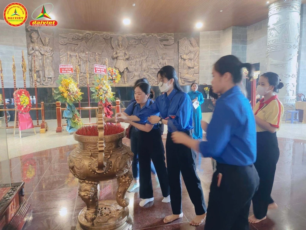 Thanh Niên Đại Việt Cần Thơ Về Nguồn Dâng Hương Quốc Tổ Hùng Vương – Hành Trình Tri Ân Và Tự Hào Dân Tộc