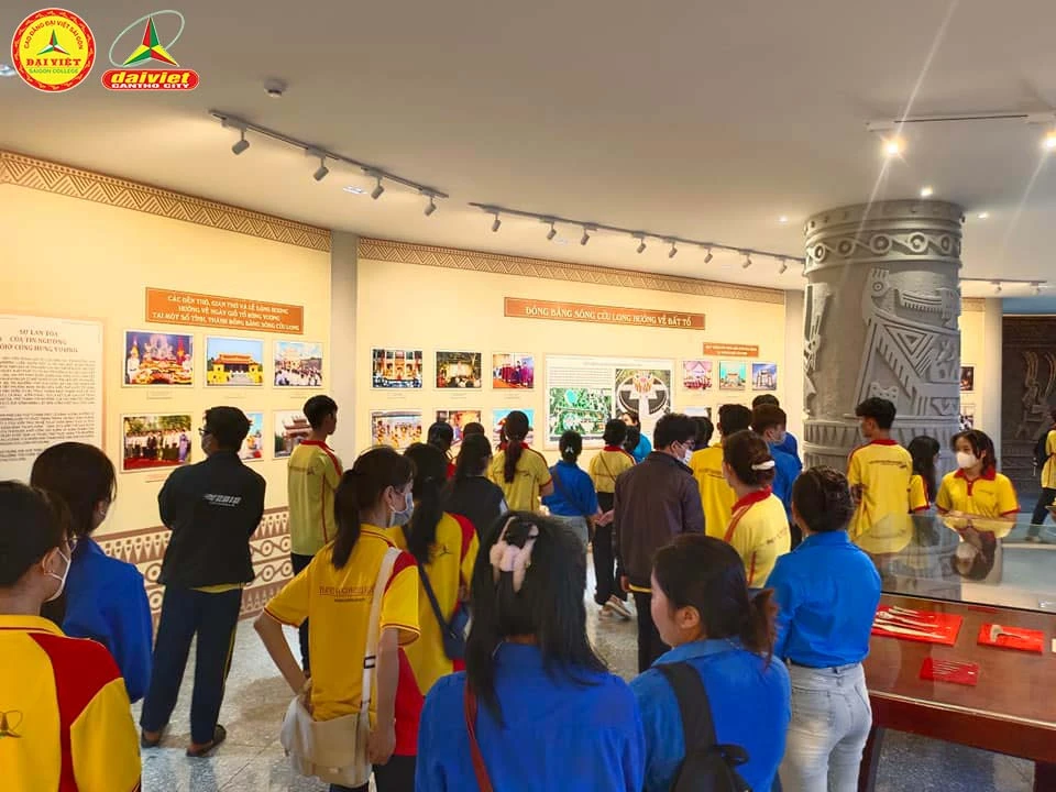 Thanh Niên Đại Việt Cần Thơ Về Nguồn Dâng Hương Quốc Tổ Hùng Vương – Hành Trình Tri Ân Và Tự Hào Dân Tộc