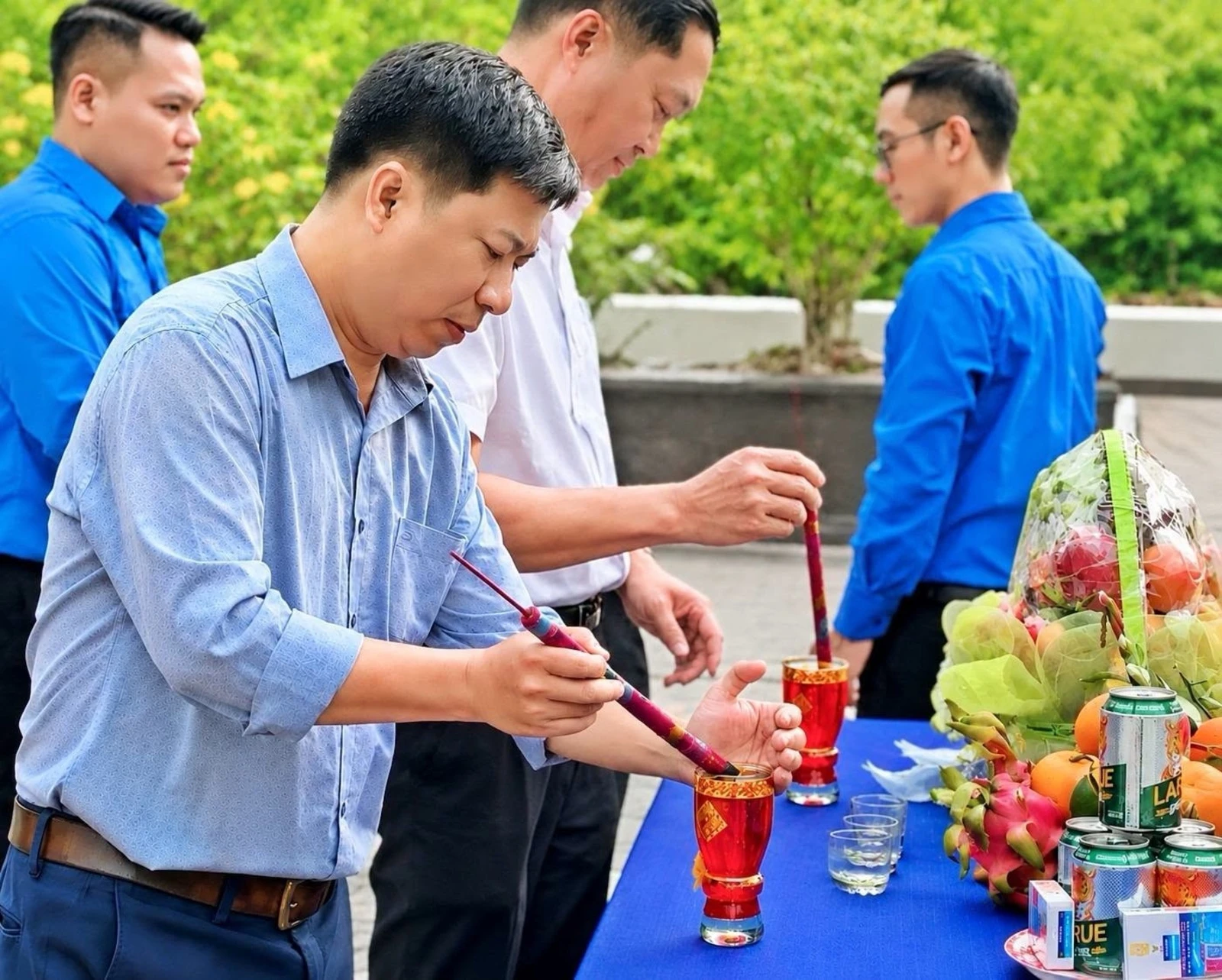 THẮP NÉN HƯƠNG TRI ÂN – KHẮC GHI CÔNG ƠN CÁC ANH HÙNG LIỆT SĨ
