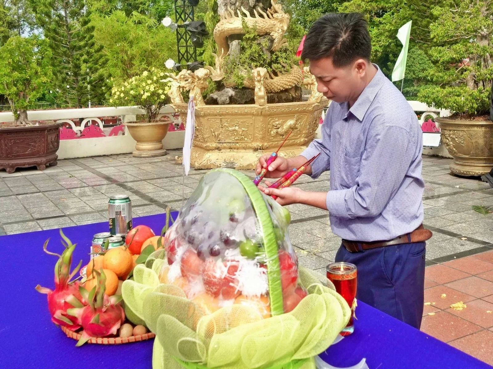 THẮP NÉN HƯƠNG TRI ÂN – KHẮC GHI CÔNG ƠN CÁC ANH HÙNG LIỆT SĨ
