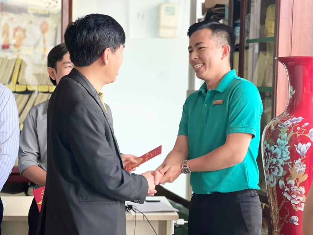 Thầy Chủ tịch HĐQT chúc Tết tập thể Đại Việt Cần Thơ