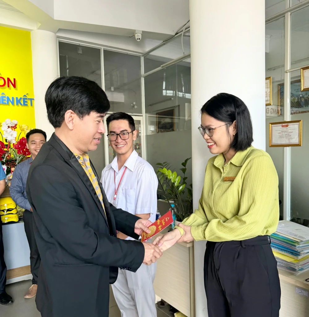 Thầy Chủ tịch HĐQT chúc Tết tập thể Đại Việt Cần Thơ