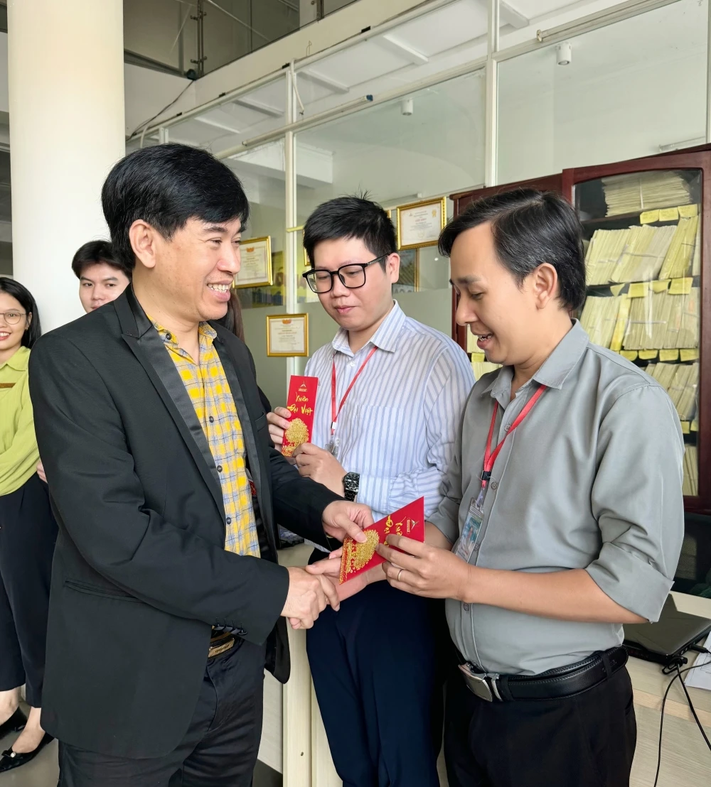 Thầy Chủ tịch HĐQT chúc Tết tập thể Đại Việt Cần Thơ