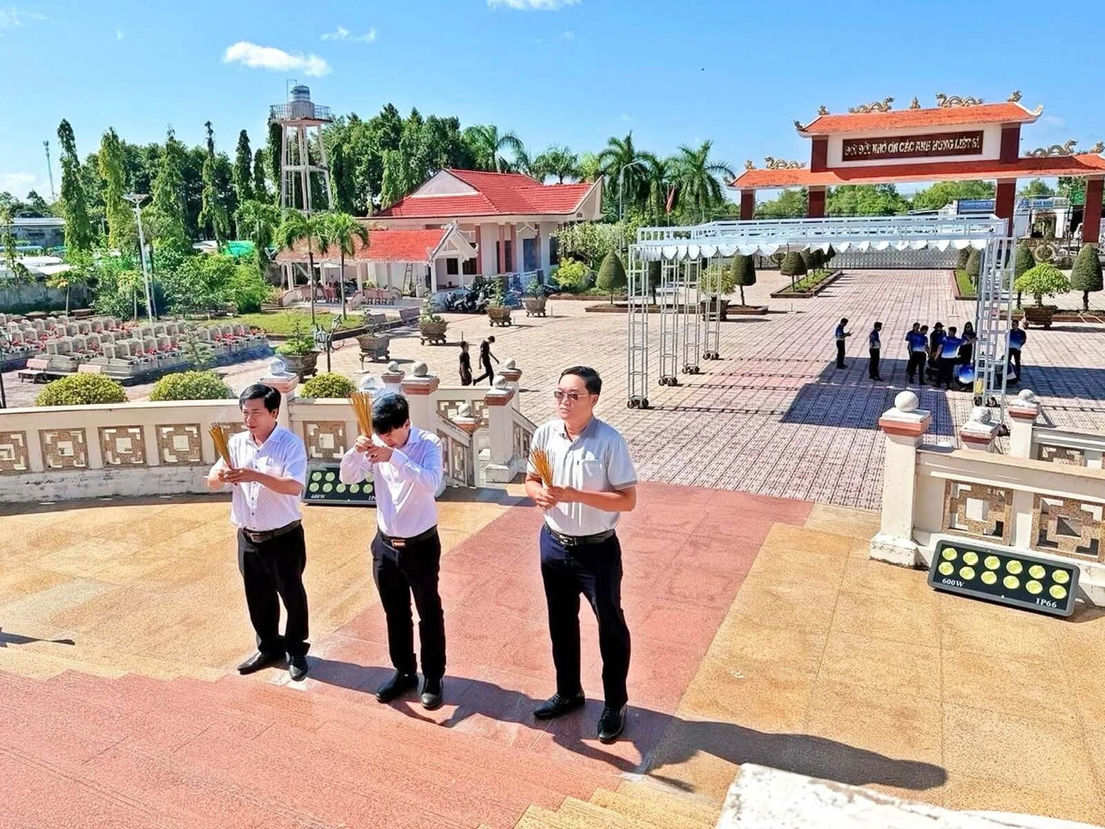 TRI ÂN CÁC ANH HÙNG LIỆT SĨ – ĐỜI ĐỜI GHI NHỚ