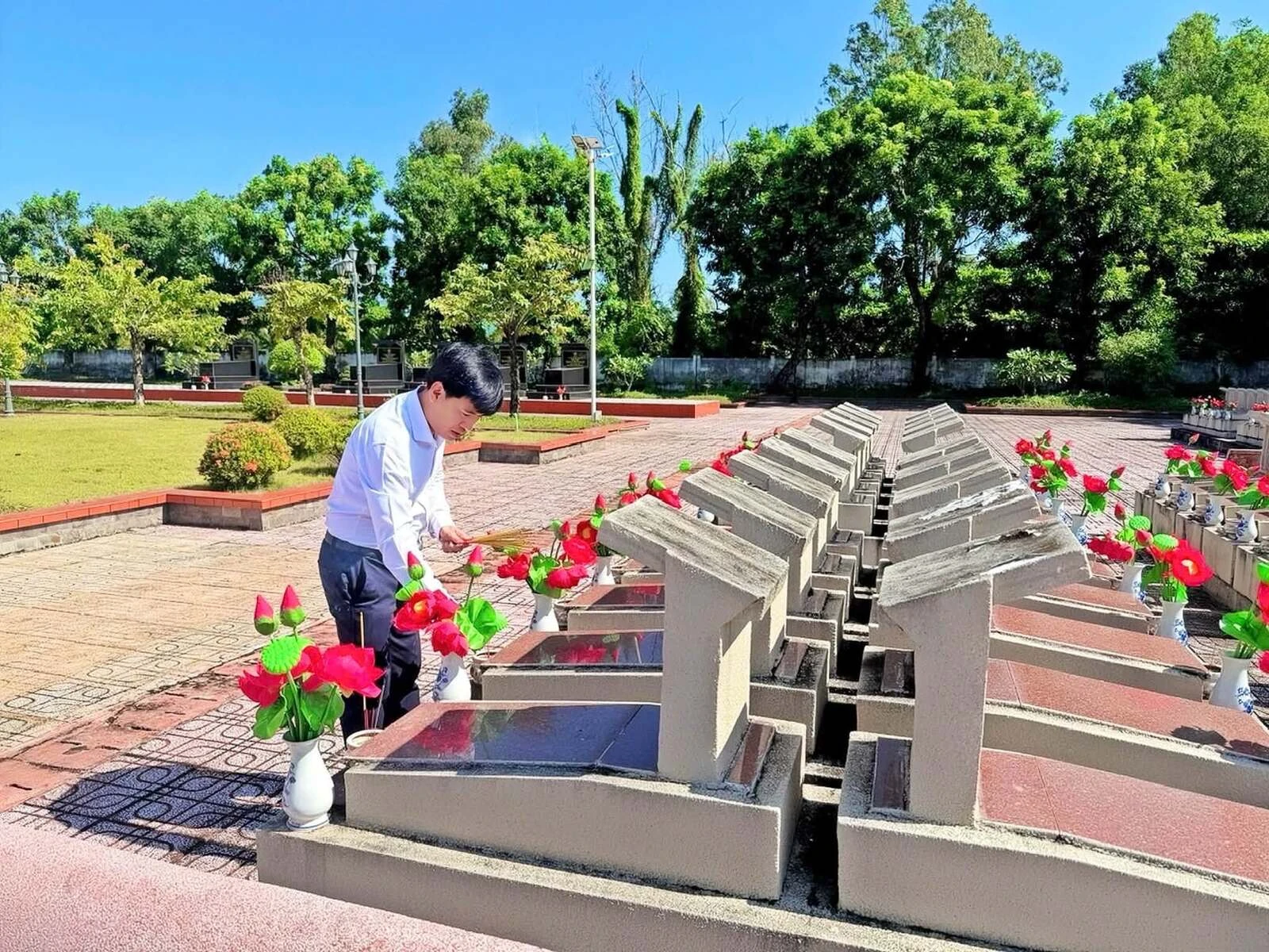TRI ÂN CÁC ANH HÙNG LIỆT SĨ – ĐỜI ĐỜI GHI NHỚ