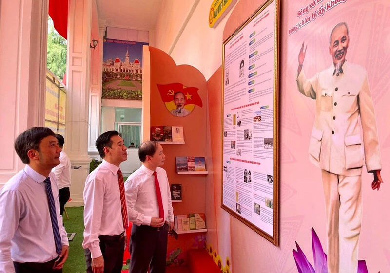 Triển Lãm “Không Gian Văn Hoá Hồ Chí Minh” & “Quốc Kỳ Việt Nam” Khép Lại Với Nhiều Dấu Ấn