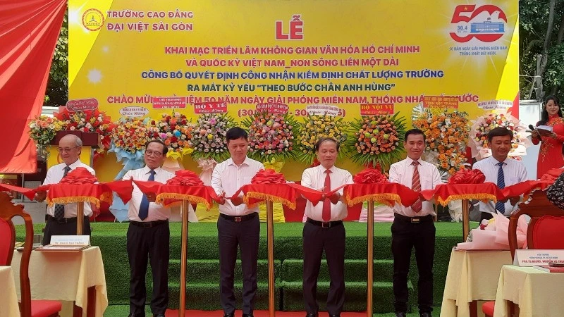 Triển Lãm “Quốc Kỳ Việt Nam - Non Sông Liền Một Dải” - Dấu Ấn Tự Hào Dân Tộc