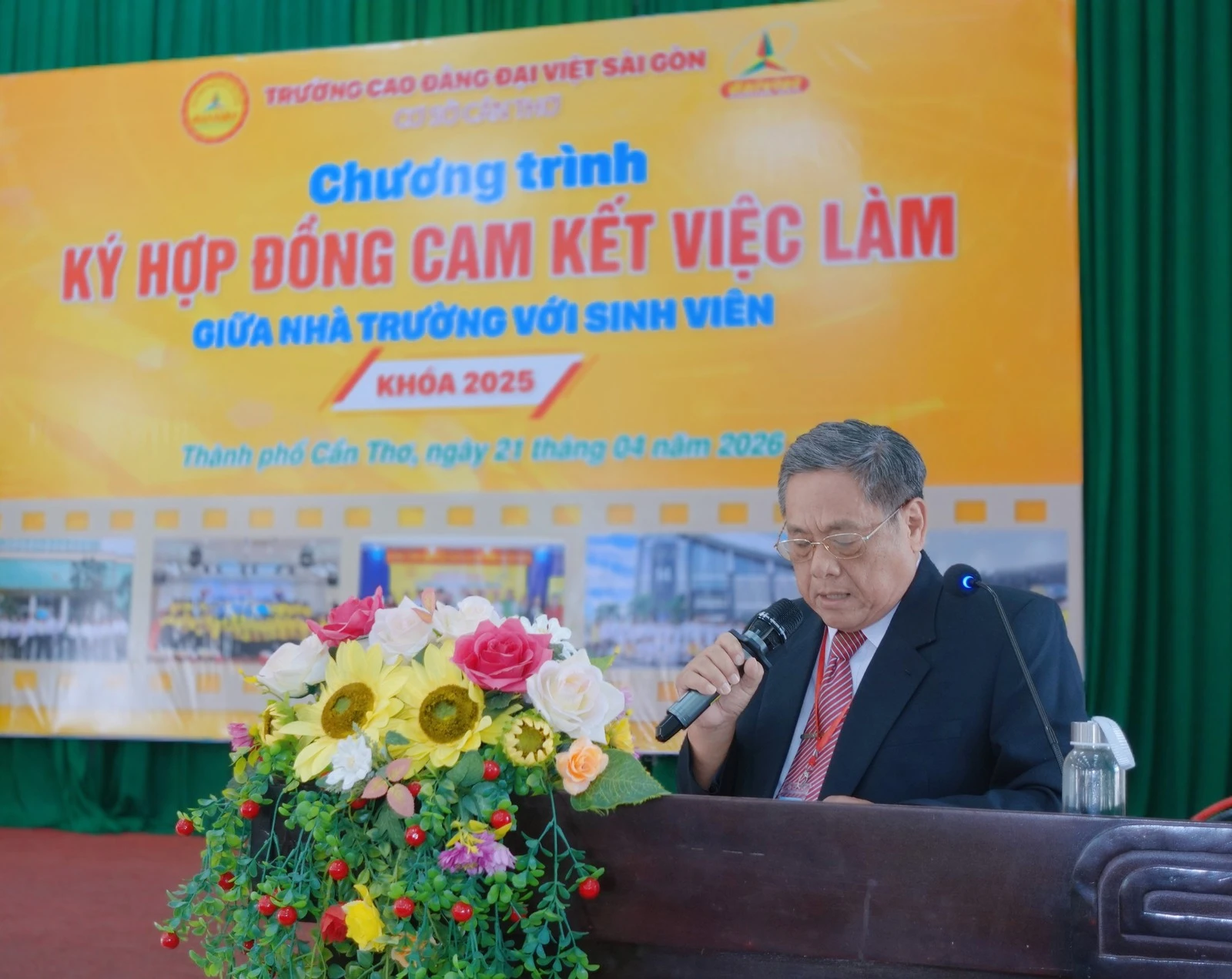 TRƯỜNG CAO ĐẲNG ĐẠI VIỆT SÀI GÒN CƠ SỞ CẦN THƠ TỔ CHỨC LỄ KÝ CAM KẾT 100% VIỆC LÀM CHO SINH VIÊN