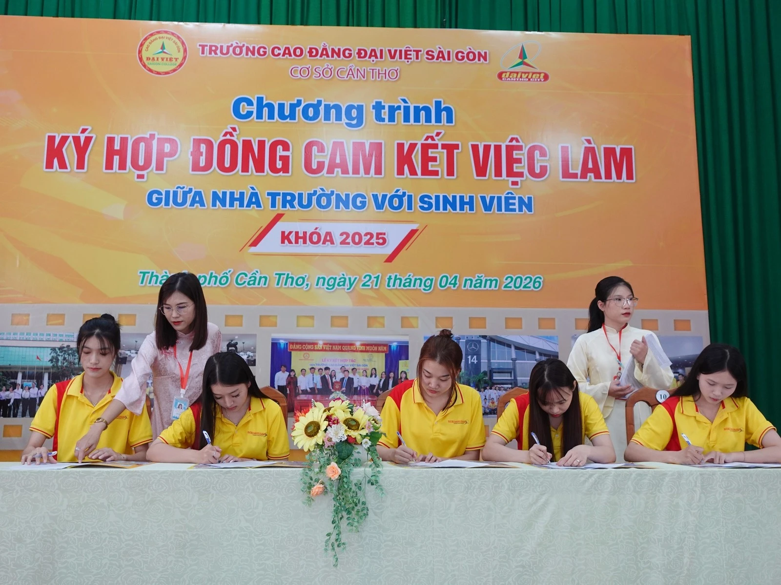 TRƯỜNG CAO ĐẲNG ĐẠI VIỆT SÀI GÒN CƠ SỞ CẦN THƠ TỔ CHỨC LỄ KÝ CAM KẾT 100% VIỆC LÀM CHO SINH VIÊN