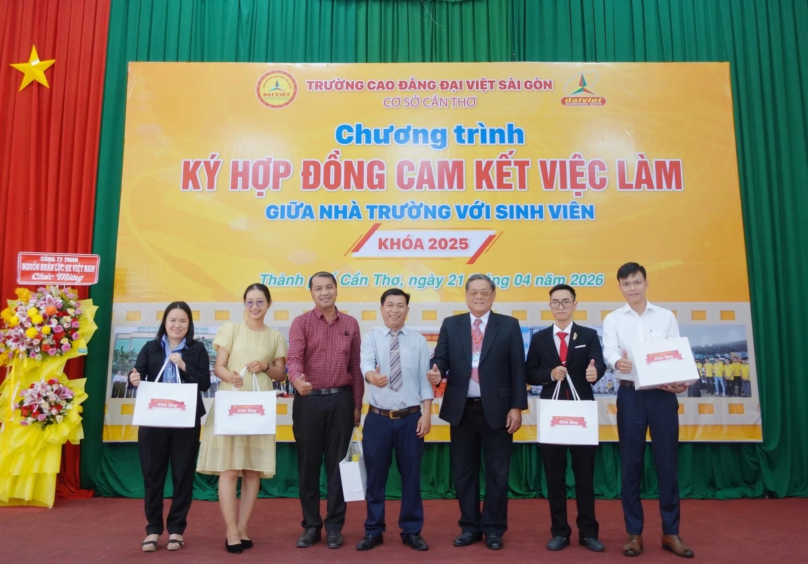 TRƯỜNG CAO ĐẲNG ĐẠI VIỆT SÀI GÒN CƠ SỞ CẦN THƠ TỔ CHỨC LỄ KÝ CAM KẾT 100% VIỆC LÀM CHO SINH VIÊN