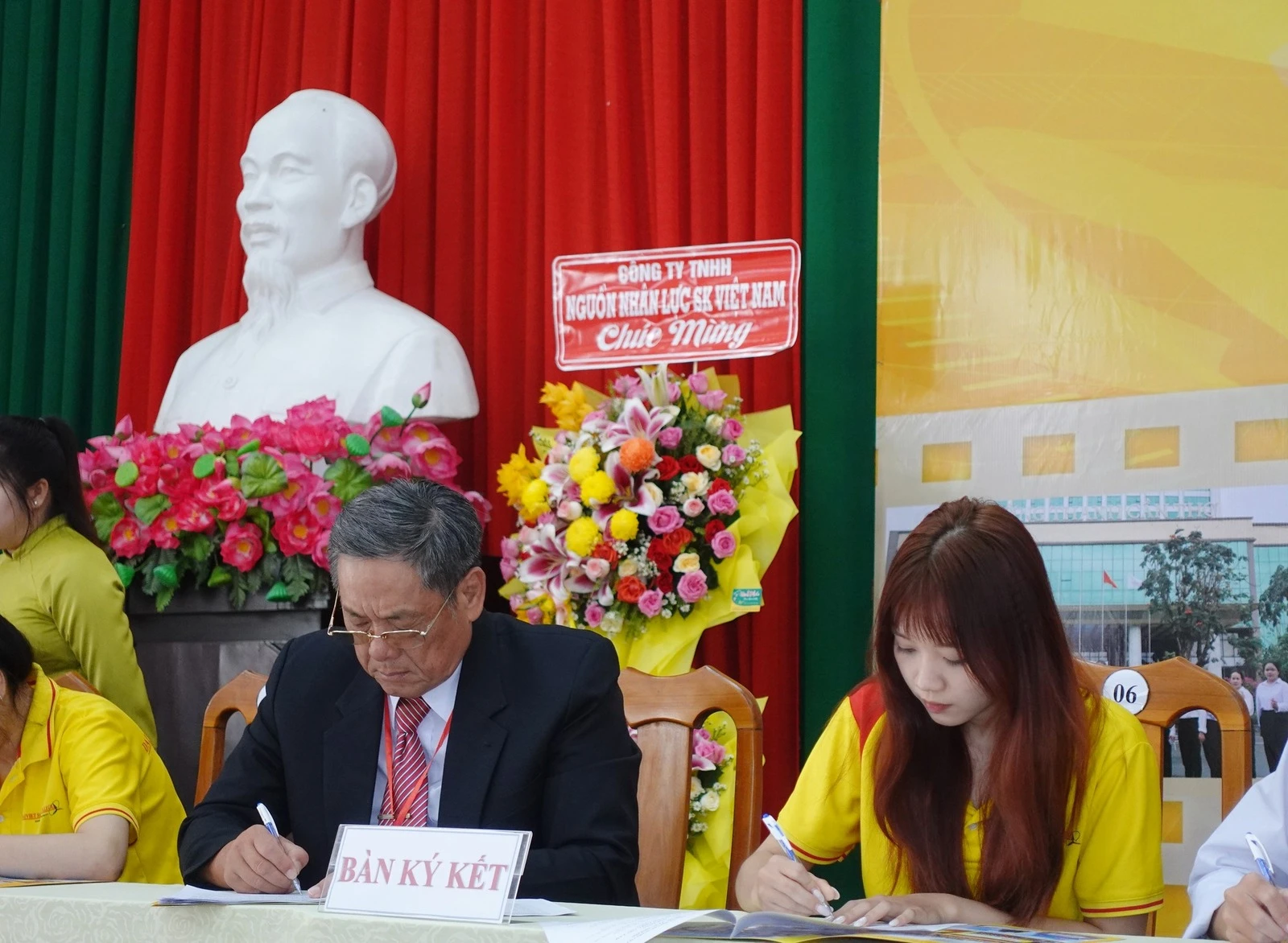 TRƯỜNG CAO ĐẲNG ĐẠI VIỆT SÀI GÒN CƠ SỞ CẦN THƠ TỔ CHỨC LỄ KÝ CAM KẾT 100% VIỆC LÀM CHO SINH VIÊN