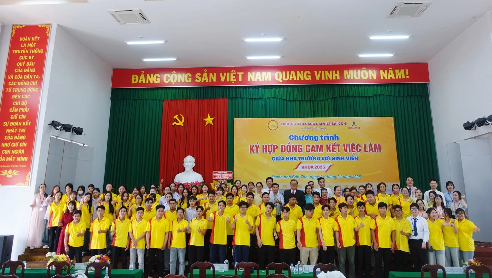 TRƯỜNG CAO ĐẲNG ĐẠI VIỆT SÀI GÒN CƠ SỞ CẦN THƠ TỔ CHỨC LỄ KÝ CAM KẾT 100% VIỆC LÀM CHO SINH VIÊN