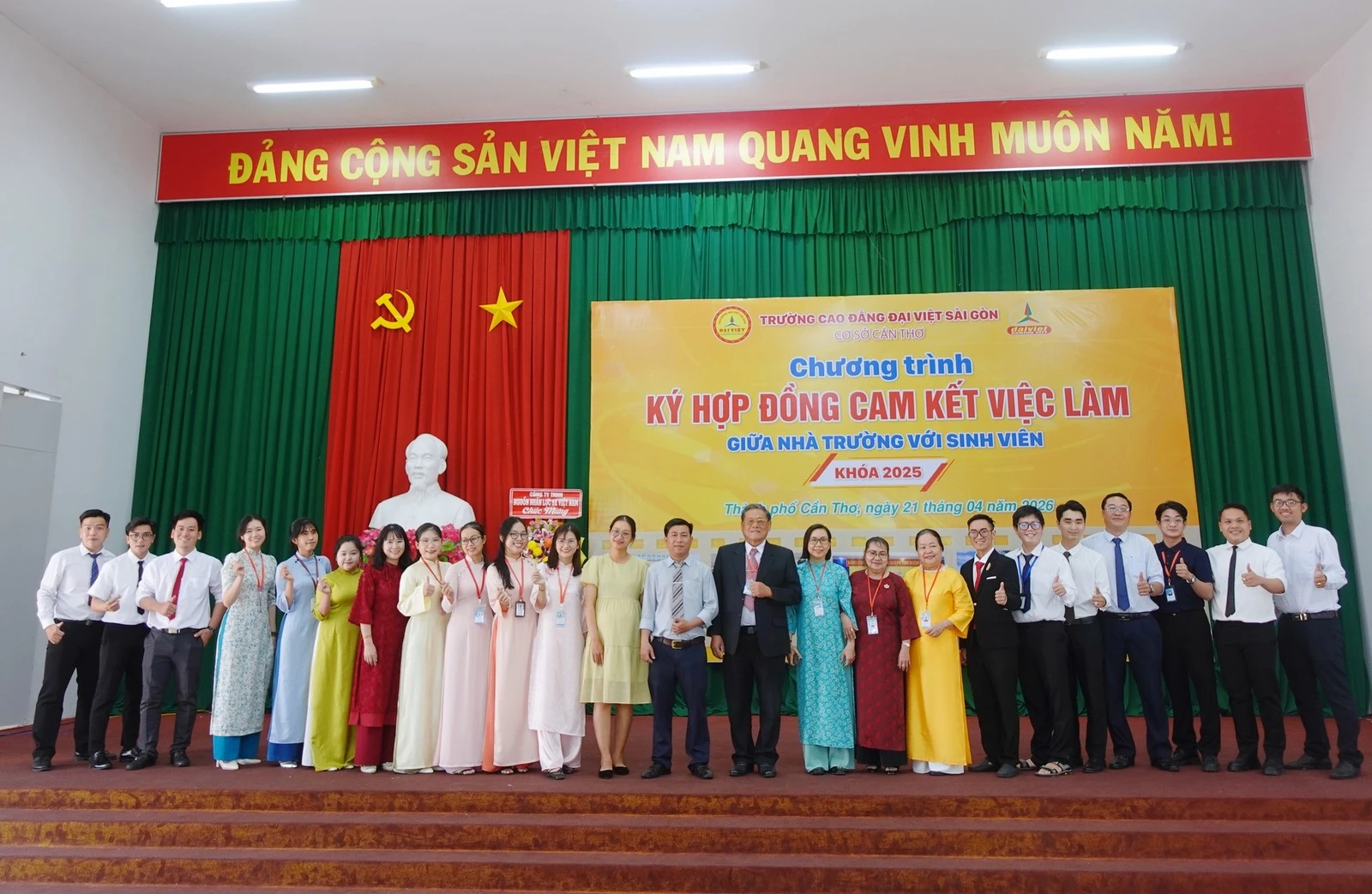 TRƯỜNG CAO ĐẲNG ĐẠI VIỆT SÀI GÒN CƠ SỞ CẦN THƠ TỔ CHỨC LỄ KÝ CAM KẾT 100% VIỆC LÀM CHO SINH VIÊN