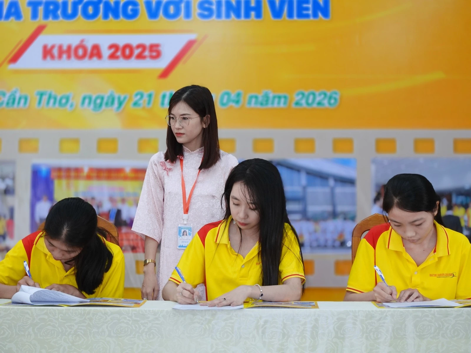 TRƯỜNG CAO ĐẲNG ĐẠI VIỆT SÀI GÒN CƠ SỞ CẦN THƠ TỔ CHỨC LỄ KÝ CAM KẾT 100% VIỆC LÀM CHO SINH VIÊN