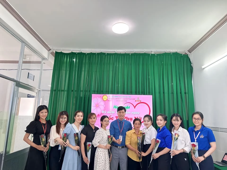 Trường Đại Việt Cần Thơ Họp Mặt Kỷ Niệm 113 Năm Ngày Quốc Tế Phụ Nữ 8/3