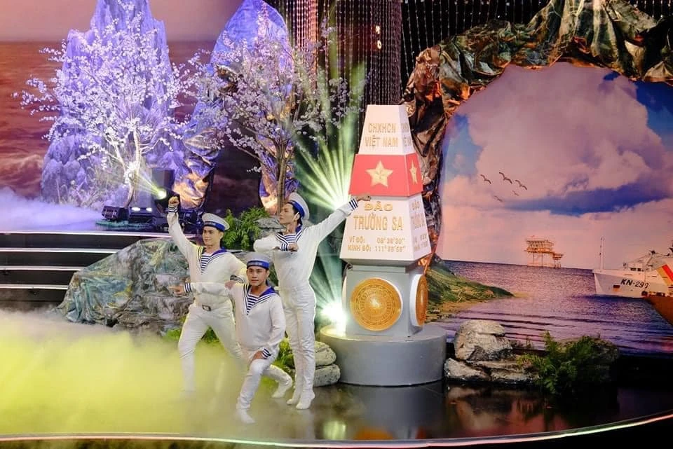 Ủng Hộ 300 Triệu Đồng Lan Tỏa Tình Yêu Quê Hương Biển Đảo