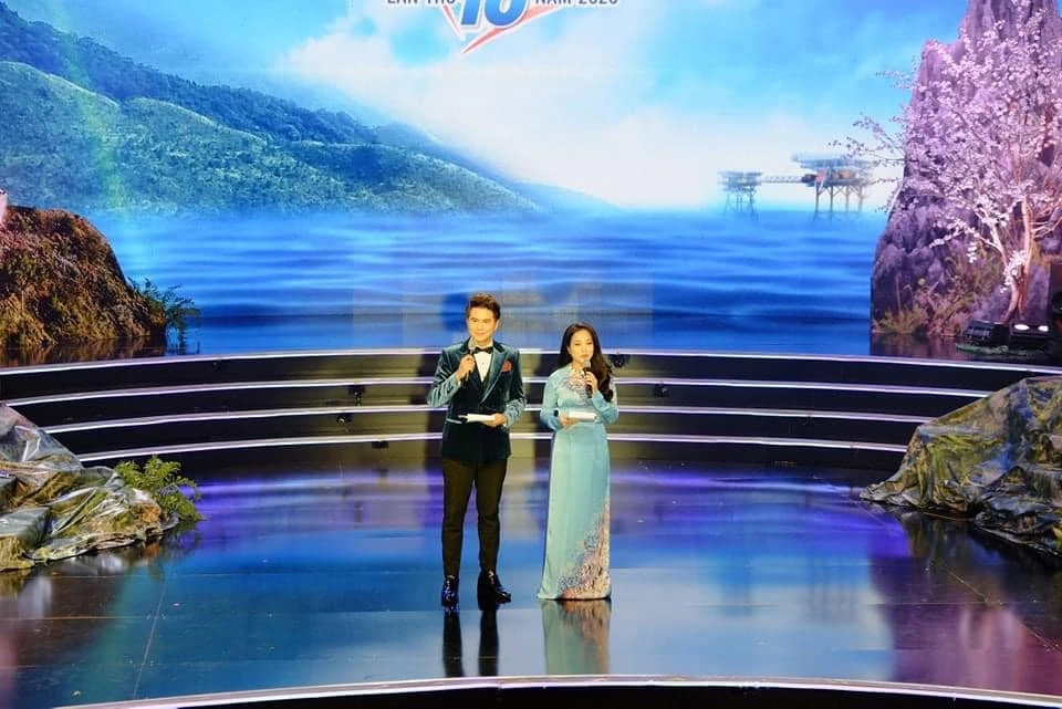 Ủng Hộ 300 Triệu Đồng Lan Tỏa Tình Yêu Quê Hương Biển Đảo