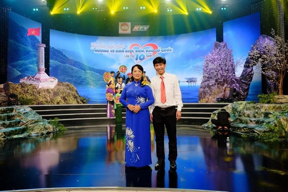 Ủng Hộ 300 Triệu Đồng Lan Tỏa Tình Yêu Quê Hương Biển Đảo