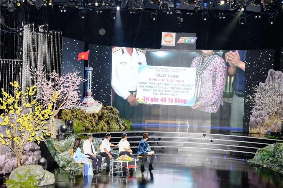 Ủng Hộ 300 Triệu Đồng Lan Tỏa Tình Yêu Quê Hương Biển Đảo