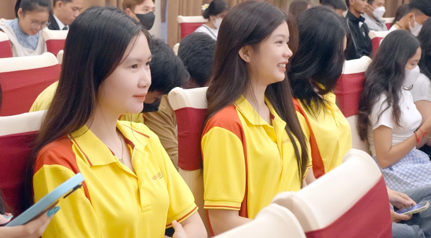 Chia Sẻ Cảm Xúc Của Các Bạn Tân Sinh Viên Đại Việt Cần Thơ 2024