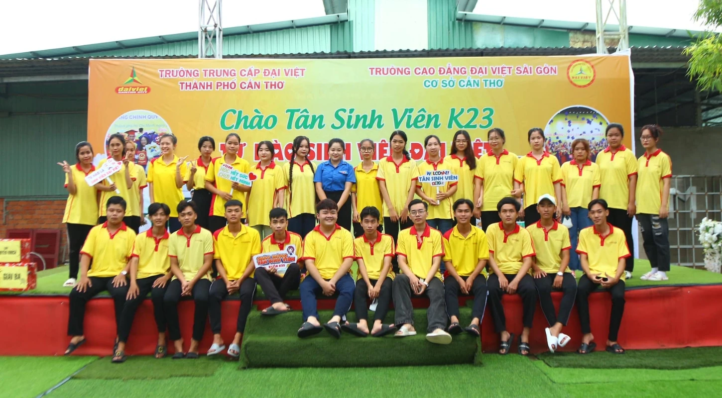 Chương Trình Chào Tân Sinh Viên Đại Việt 2023