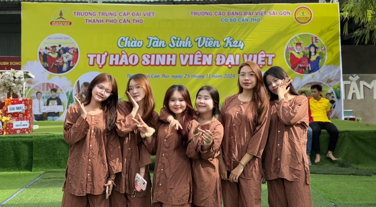 Chương Trình Chào Tân Sinh Viên Đại Việt 2024