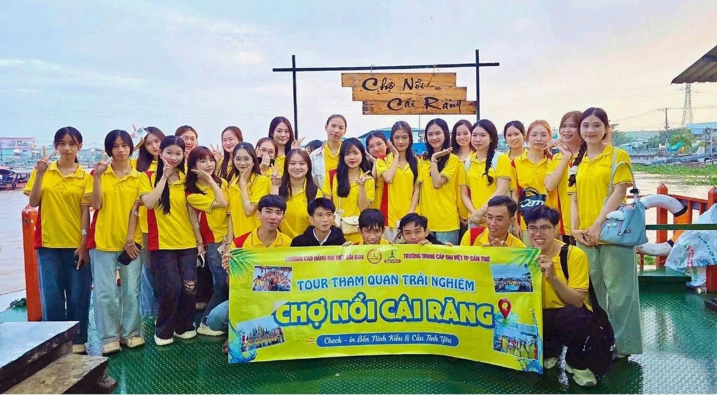 CÙNG THEO CHÂN SINH VIÊN ĐẠI VIỆT CẦN THƠ KHÁM PHÁ CHỢ NỔI CÁI RĂNG