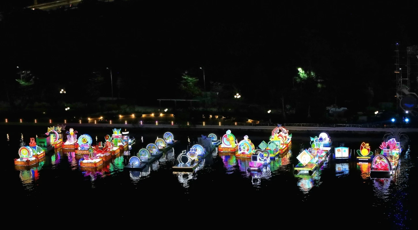 Đêm Hoa Đăng Ninh Kiều Lung Linh Giữa Lòng Thành Phố Cần Thơ 2024