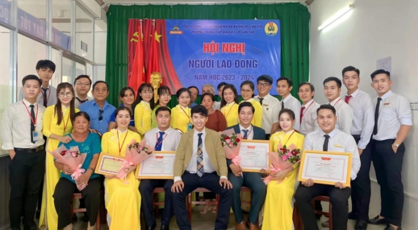 Đồng Phục Công Sở – Nét Đẹp Văn Hóa Doanh Nghiệp & Lợi Ích Thiết Thực