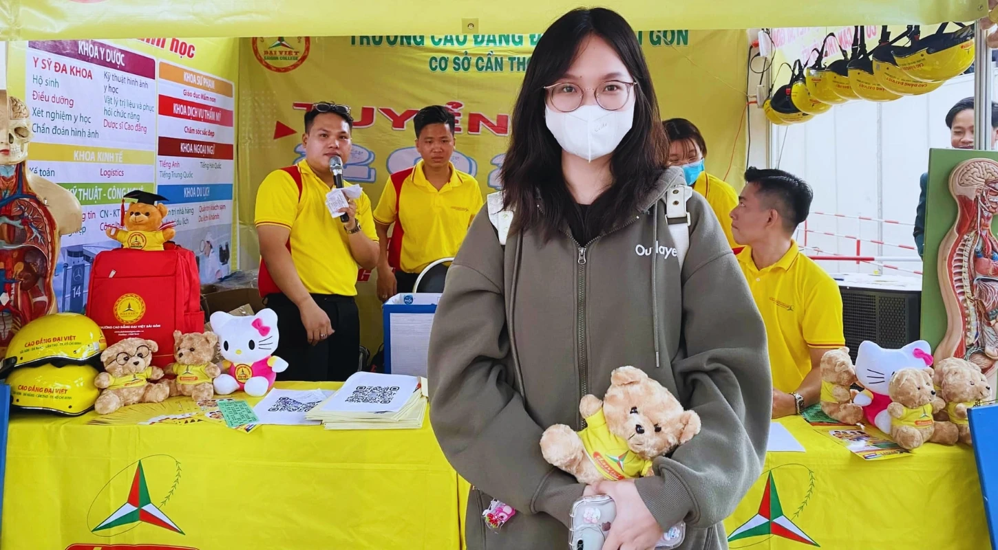 Khoảnh Khắc Đáng Nhớ Tại Gian Tư Vấn Trường Đại Việt Cần Thơ 2024