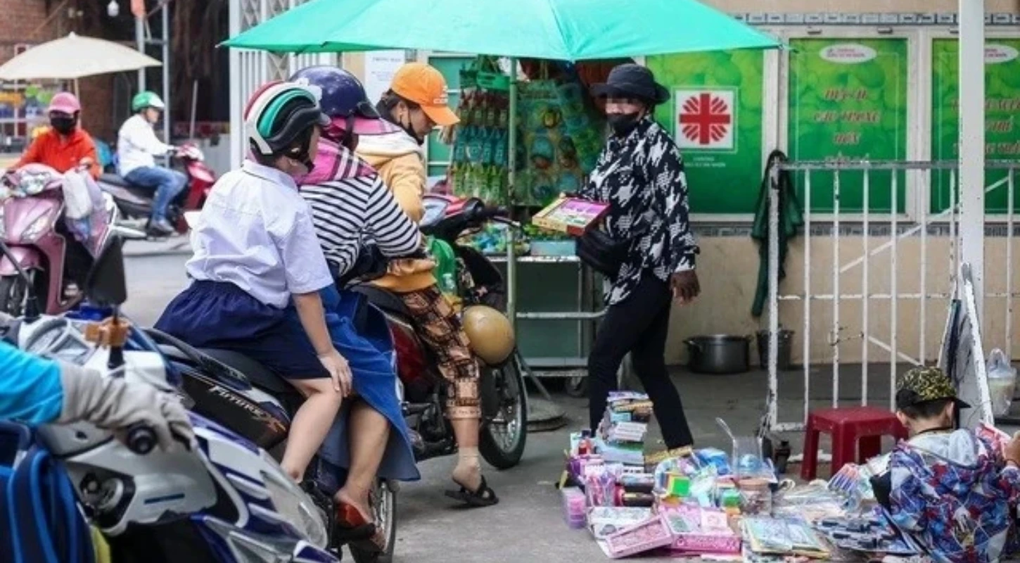 Không Cho Con Mang Tiền Đi Học – Giải Pháp Giảm Quà Vặt, Hàng Rong