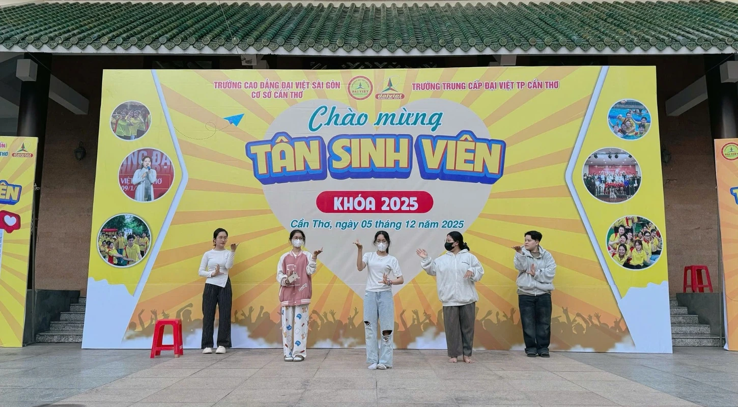 Không Khí Trước Giờ G – Chào Đón Tân Sinh Viên 2025 Đại Việt Cần Thơ