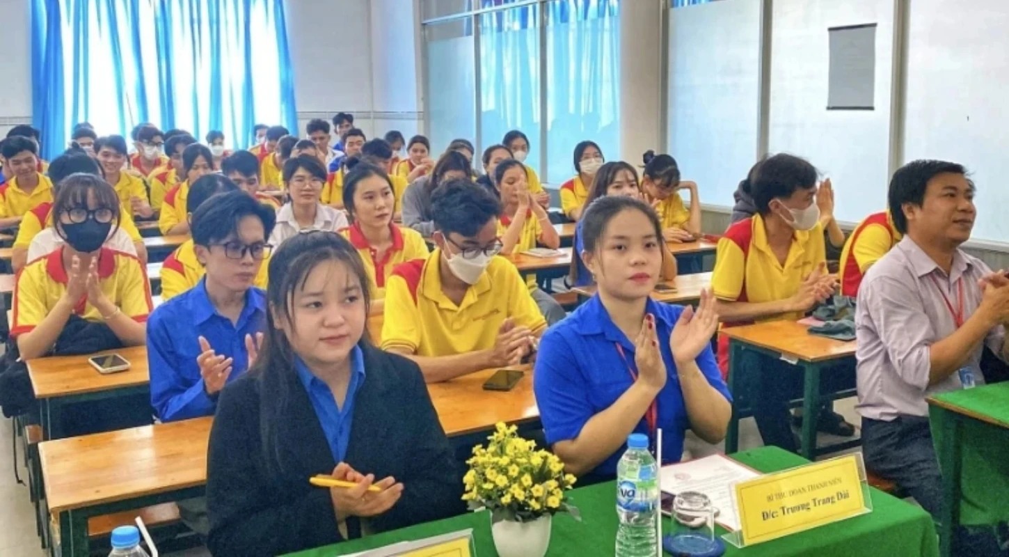 Lễ Kết Nạp Đoàn Viên Mới 2024