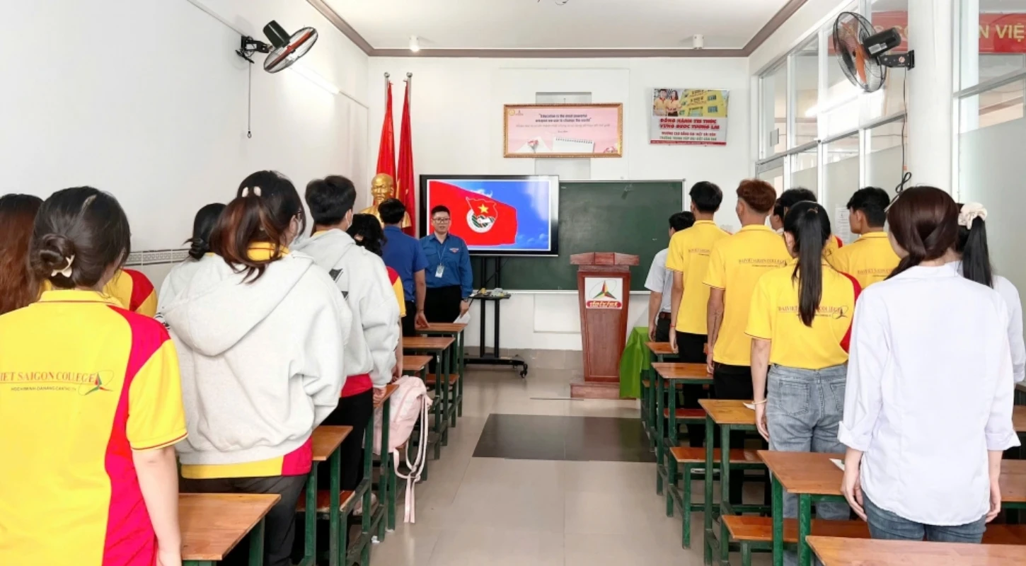 Lễ Kết Nạp Đoàn Viên Năm 2025