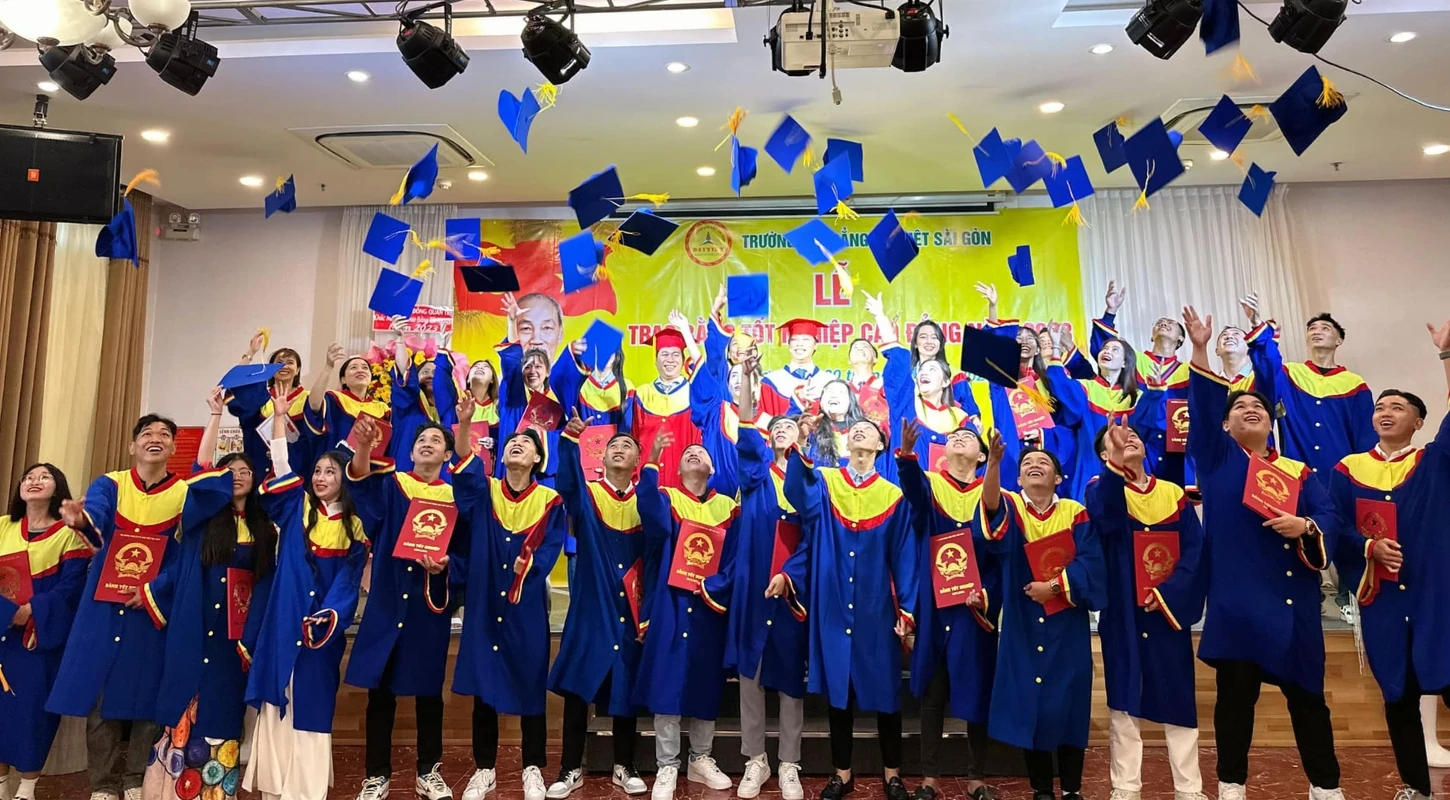 Lễ Trao Bằng Tốt Nghiệp Sinh Viên Đại Việt Cần Thơ 2023