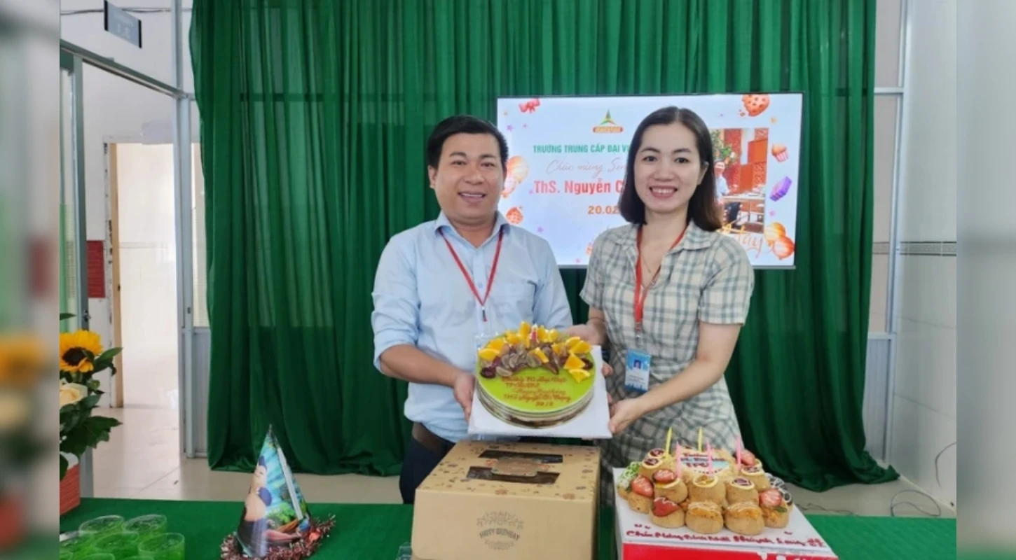 Mừng Sinh Nhật Cán Bộ, Nhân Viên & Người Lao Động – Nét Đẹp Văn Hóa Trường Học